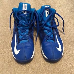 blue nike basketball shoes